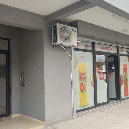Apartmani Stari Aerodrom ポドゴリツァ エクステリア 写真
