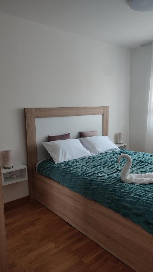 Apartmani Stari Aerodrom ポドゴリツァ エクステリア 写真