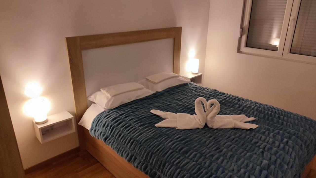 Apartmani Stari Aerodrom ポドゴリツァ エクステリア 写真