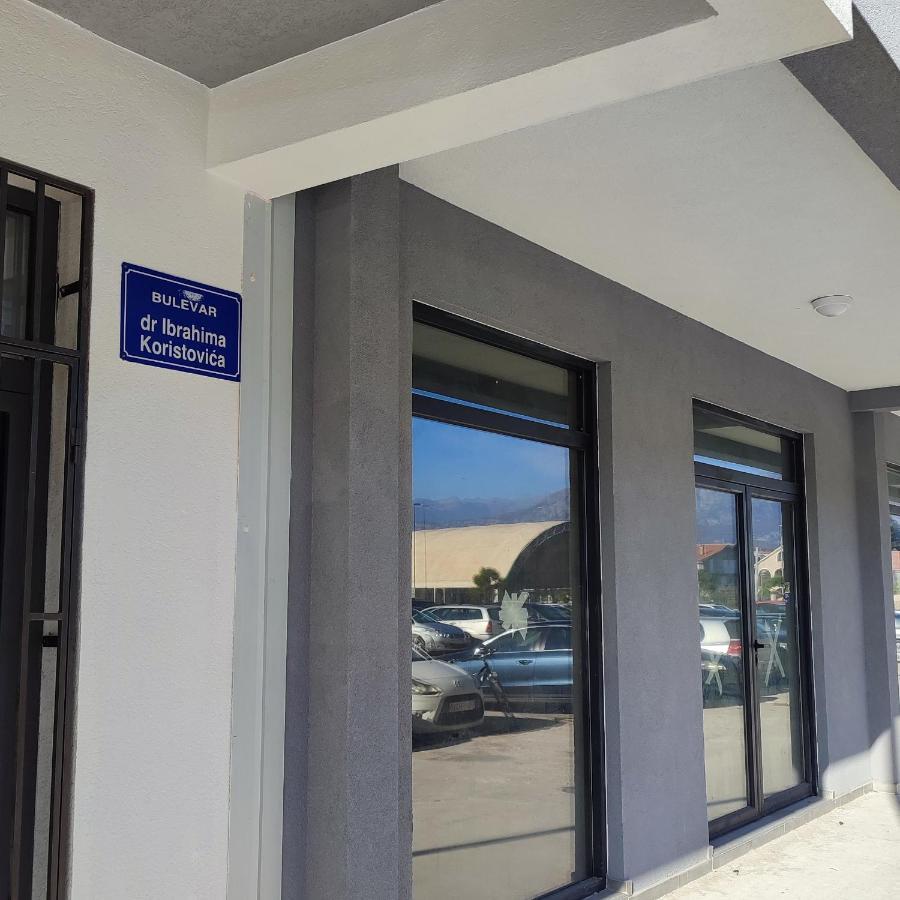 Apartmani Stari Aerodrom ポドゴリツァ エクステリア 写真