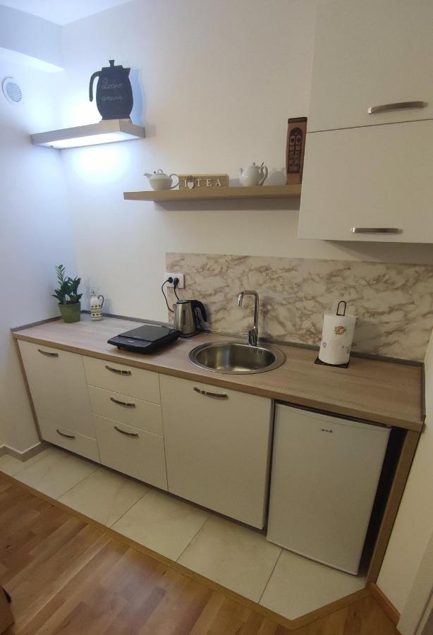 Apartmani Stari Aerodrom ポドゴリツァ エクステリア 写真
