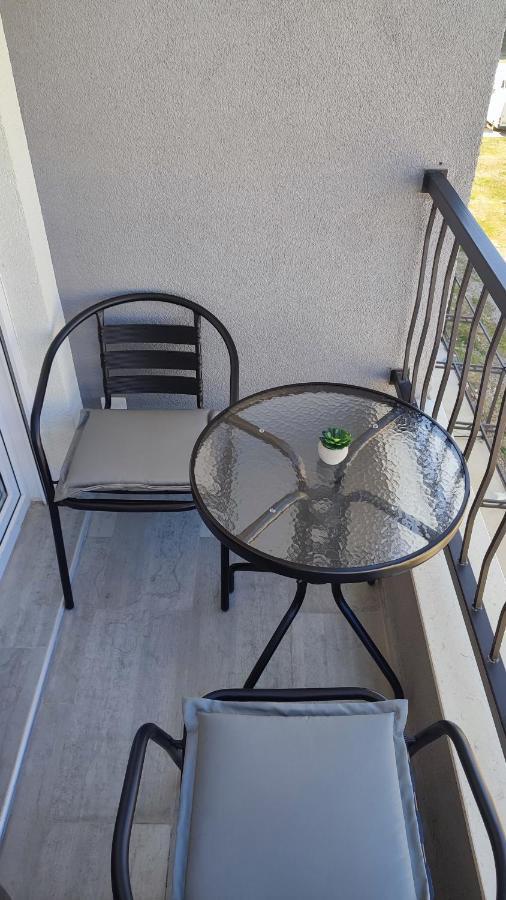 Apartmani Stari Aerodrom ポドゴリツァ エクステリア 写真