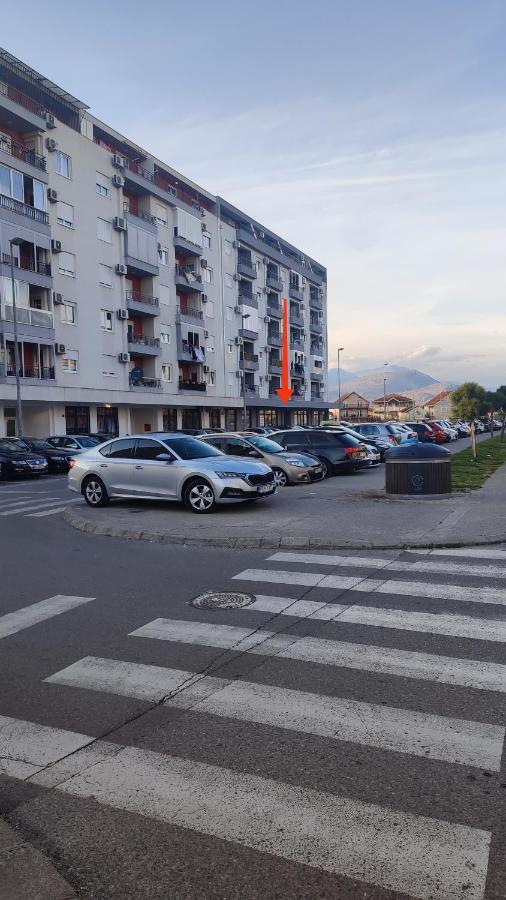 Apartmani Stari Aerodrom ポドゴリツァ エクステリア 写真