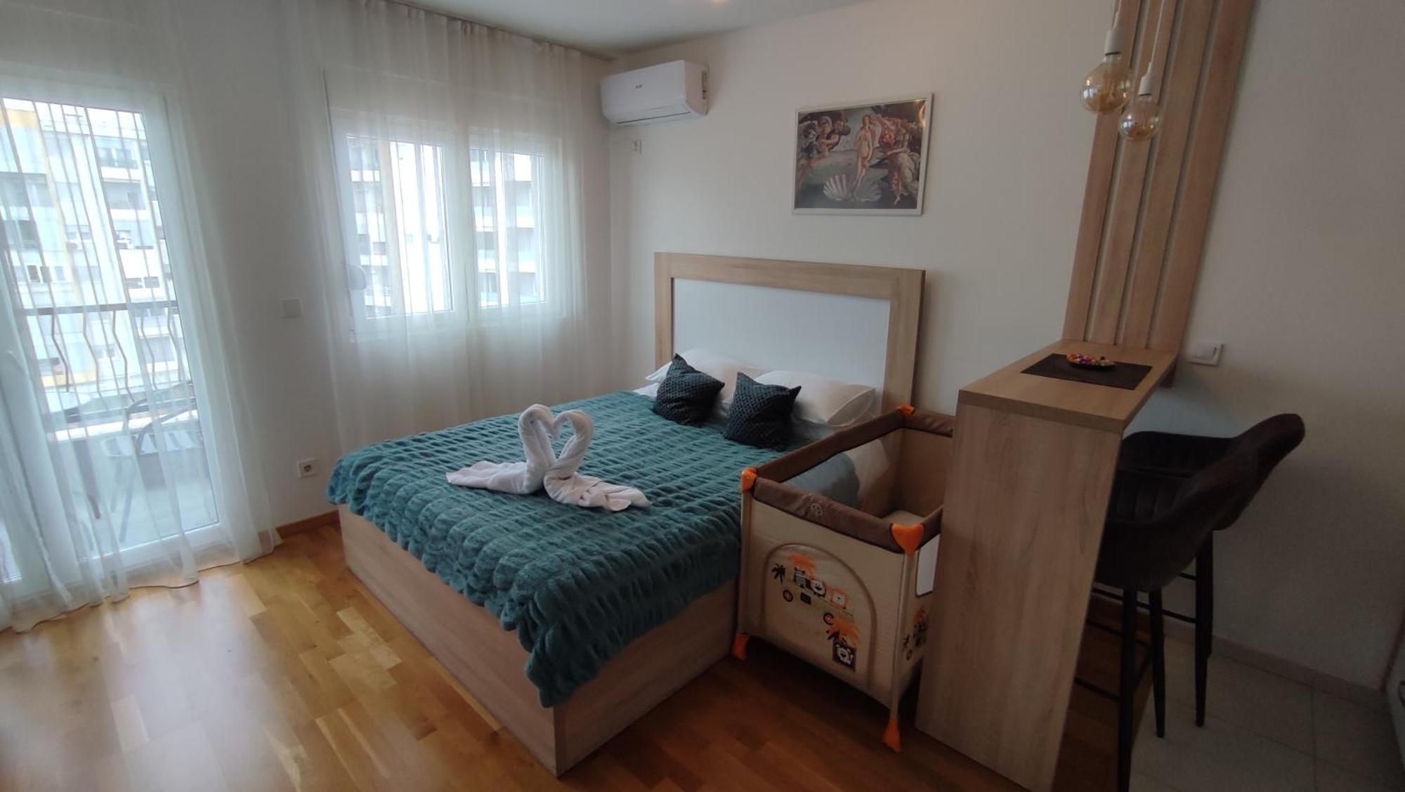 Apartmani Stari Aerodrom ポドゴリツァ エクステリア 写真